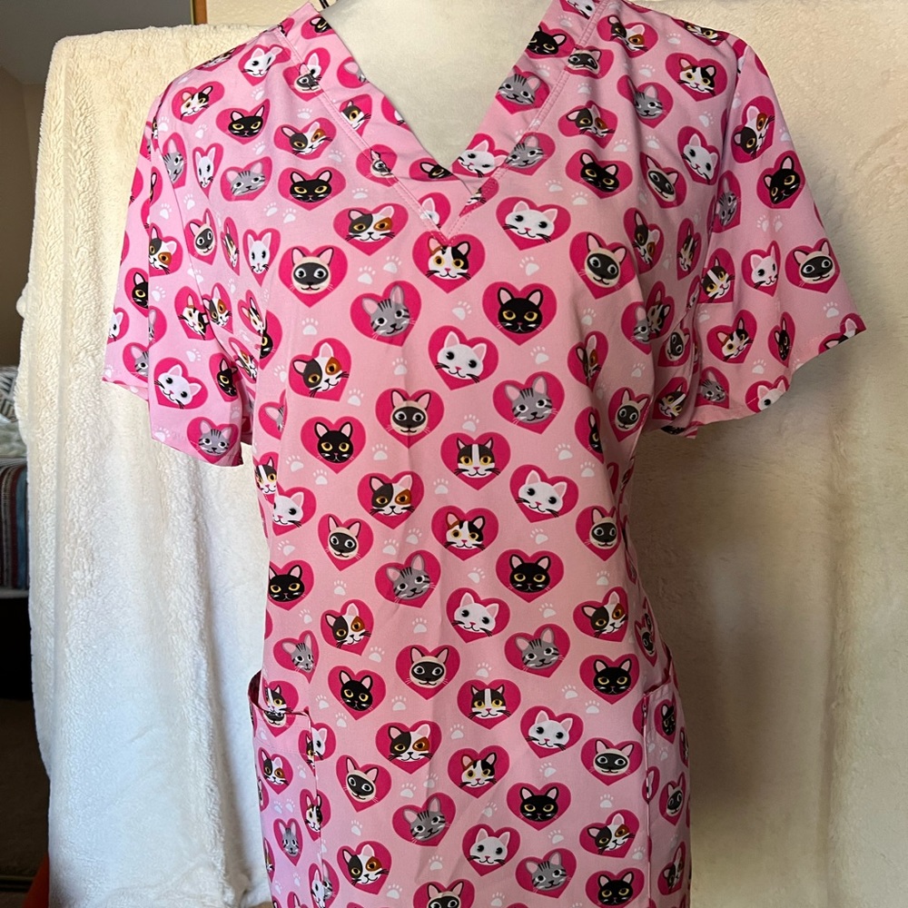 Maevn Women’s Scrub Top